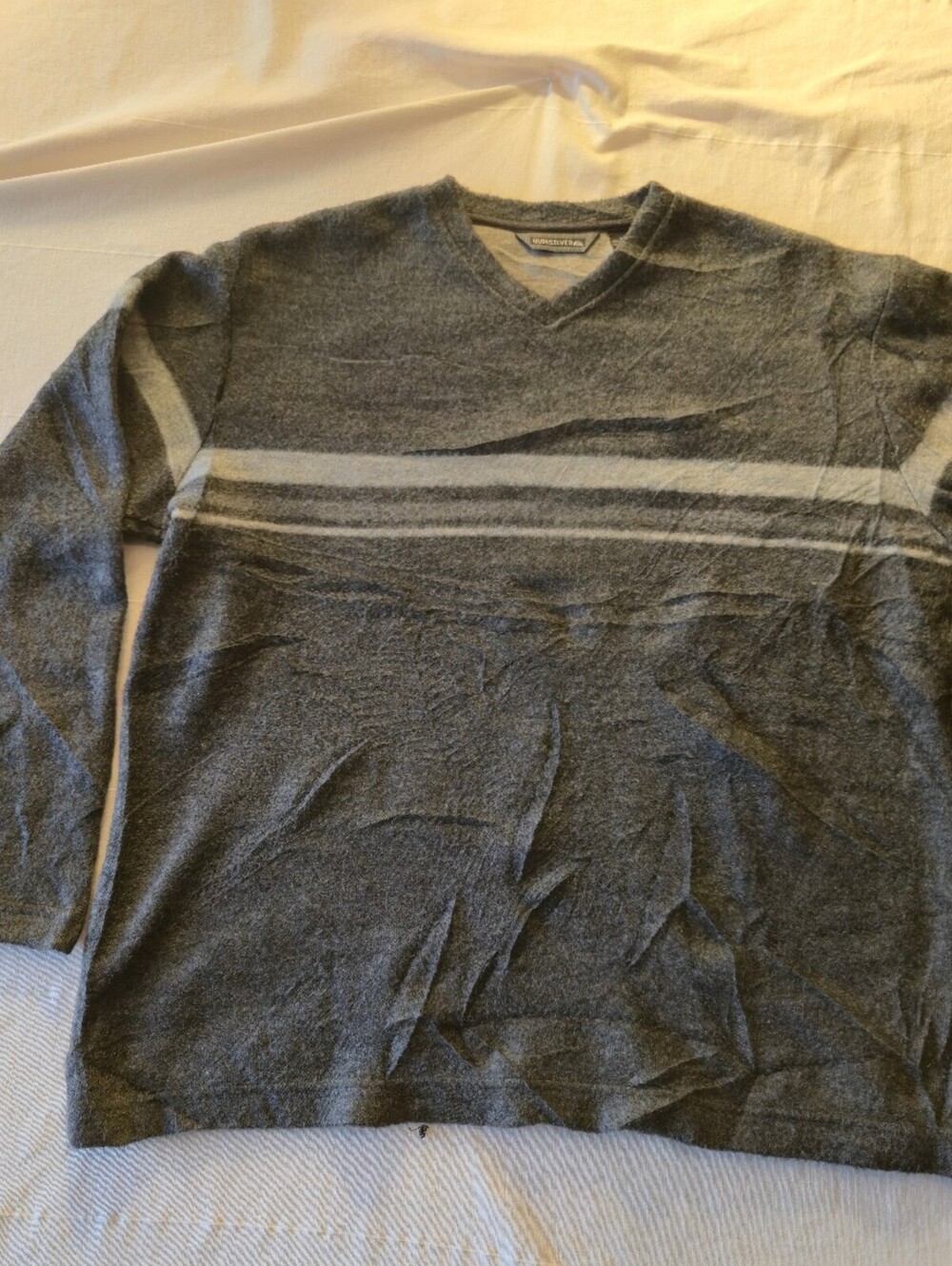 Vintage Y2k Skater Quiksilver Gray V-Neck Pullover Sweater Size Large